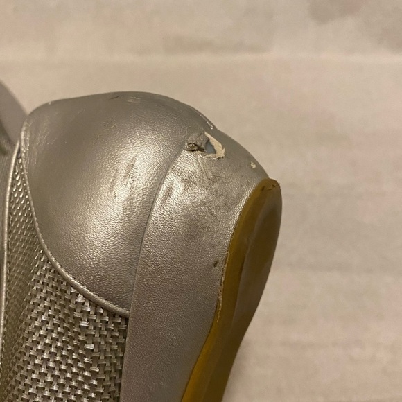 Stuart Weitzman Ideal Silver Nappa Rhinestone and Bow Flats. - Picture 14 of 16